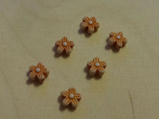 Sechs Perlen kleine Blume orange