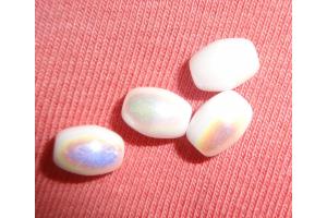 10 Glasperlen Oliven wei