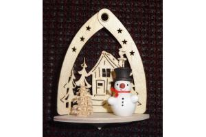 Schneemann im Winterwald