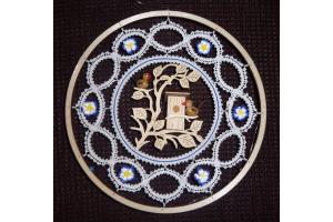 Einhnger Vogel im Nistkasten